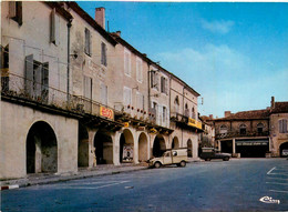 Mézin * La Place Armand Fallières * Le Grand Café * Citroën 2cv Voiture Ancienne - Andere & Zonder Classificatie