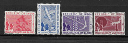 INDIA 1950 INAUGURATION OF REPUBLIC SET SG 329/332 MOUNTED MINT Cat £38 - Neufs
