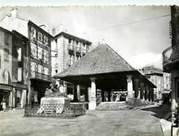 Langogne * Place * La Halle Et Le Monument Aux Morts - Langogne