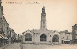 ANCENIS : LES HALLES ET LA PLACE - Ancenis