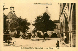 Tournon D'agenais * La Place Du Village - Tournon D'Agenais