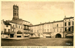 Villeneuve Sur Lot * La Place Lafayette Et Les Cornières * Bazar De La Ville De Paris - Villeneuve Sur Lot