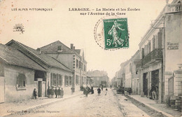 FRANCE-05 HAUTES-ALPES - LARAGNE - La Mairie Et Les Écoles Sur L'Avenue De La Gare - Autres Communes
