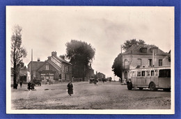 ***TRES RARE CPA 76 PETIT QUEVILLY - Place Des Chartreux, Direction Boulevard Du 11 Novembre - Café Decaux, Tramway - Le Petit-Quevilly