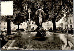 22959 - Kärnten - Feldkirchen , Brunnen Am Hauptplatz Und Mariensäule  - Gelaufen - Feldkirchen In Kärnten