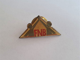 Delcampe - PINS FNB Fédération Nationale Du Batiment / 33NAT - Administrations
