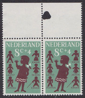 Nederland - Kinderzegels 1963 - Ponsteken 10 - Zegels 8-9 - MNH - NVPH 804 (horizontaal Paar) - Errors & Oddities