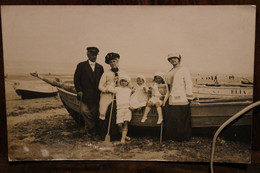 Carte Photo 1910's CPA Ak Canot Embarcation ELIA Bateau Pêche Chaloupe Animée Voyagée Famille Enfants - Altri & Non Classificati