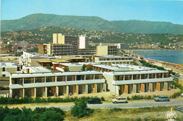 LE LAVANDOU - Vue Générale Et Le Centre De Vacances "L'Oustal Del Mar" - Le Lavandou