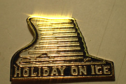 Pin S - Patinage Patins PATIN BLEU Holiday On Ice - Skating (Figure)
