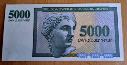 (!) ARMENIA 5000 DRAM P40 1995 GARNI TEMPLE UNC Uncirculated Banknote - Armenia