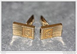 Paire De Boutons De Manchettes à Initiale "G" - Métal Plaqué Or Poinçonné - Manchette - Cuff Links & Studs