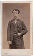 CDV Circa 1865 Par Carjat à Paris. Portrait D'un Homme. - Alte (vor 1900)