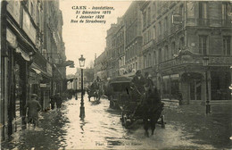 Caen * Les Inondations Du 31 Décembre 1925 1er Janvier 1926 * La Rue De Strasbourg * Coiffeur * Attelage - Caen