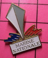 915c Pin's Pins / Beau Et Rare / THEME : MILITARIA / LOGO MARINE NATIONALE ANNEE 90 - Militaria