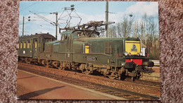 CPSM CHEMIN DE FER  TRAIN  LOCOMOTIVE LA BB 12086 EN GARE DE VALMONDOIS LORS D UN SPECIAL COPEF 1982 - Trains