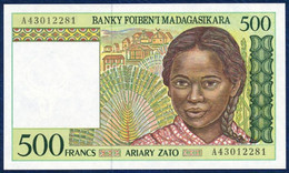 MADAGASCAR - MADAGASKAR 500 FRANCS ARIARY P-75a Herdsmen Zebus Women Planting Rice 1994 UNC - Madagascar