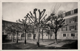 Nogent Le Rotrou * Institution Delfeuille * Un Coin De La Cour * école Groupe Scolaire - Nogent Le Rotrou