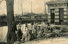 Niort * Le Quai De La Regratterie * Une équipe De Mégissiers * Tannerie Tanneurs - Niort