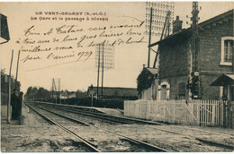 LE VERT GALANT - La Gare Et Le Passage à Niveau - Tremblay En France