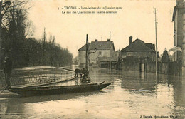 Troyes * Inondations Du 22 Janvier 1910 * La Rue Des Charmilles En Face Le Déversoir * Barque Passeur Bac - Troyes