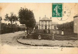 Villeneuve Le Roi * La Place Et La Mairie * Villageois * Hôtel De Ville - Villeneuve Le Roi