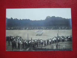 ALLEMAGNE - GUETERSLOH - GÛTERSLOH - CARTE PHOTO - CAMP PRISONNIERS OFFIZIER GEFANGENEN  LAGER - SPORT, DEFILE ... - Guetersloh