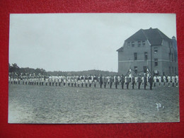 ALLEMAGNE - GUETERSLOH - GÛTERSLOH - CARTE PHOTO - CAMP PRISONNIERS OFFIZIER GEFANGENEN  LAGER - SPORTIFS ... - Guetersloh