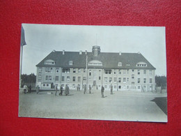 ALLEMAGNE - GUETERSLOH - GÛTERSLOH - CARTE PHOTO - CAMP PRISONNIERS OFFIZIER GEFANGENEN  LAGER - INTERIEUR DU CAMP... - Guetersloh