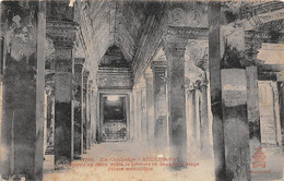 Cambodge      Angkor   Galerie En Croix Entre Premier Et Deuxième étage.Piliers Monolithes (voir Scan) - Kambodscha