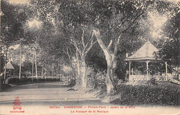 Cambodge    Phnom-Penh     Jardin De La Ville. Le Kiosque A Musique     (voir Scan) - Cambodge