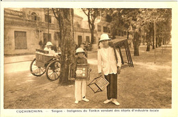 COCHINCHINE VIET NAM SAIGON INDIGENES DU TONKIN VENDANT DES OBJETS D INDUSTRIE LOCALE - Vietnam