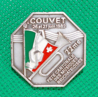 Insigne/broche, Couvet, 26/27 Juin 1982 - Fête Cantonale Des Musiques Neuchatel - Objets Dérivés