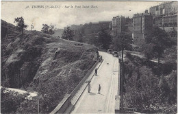 63  Thiers  -  Sur  Le Pont De Saint Roc - Thiers