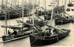 Cancale * Retour De La Pêche Aux Huitres * Ostréiculture Pêcheurs Bateaux - Cancale