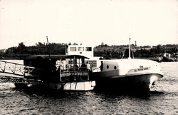 Basse Indre * Bateau Bac Sur La Loire , Au Ponton - Basse-Indre