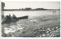 CPA 58 La CHARITE Sur LOIRE - Un Coin Tranquille Derrière Une Pile Du Vieux Pont - Pécheurs à La Ligne - Plage - La Charité Sur Loire