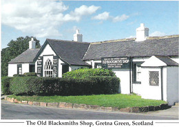 THE OLD BLACKSMITH'S SHOP, GRETNA GREEN, SCOTLAND. UNUSED POSTCARD Ap7 - Dumfriesshire