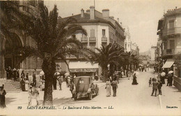 St Raphaël * Le Boulevard Félix Martin * Sortie De La Messe * Automobile Voiture Ancienne * Hôtel De Paris - Saint-Raphaël