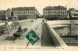 Tours * Vue Sur Le Musée , La Bibliothèque , Ancien Hôtel De Ville Et La Rue Nationale * Attelage - Tours