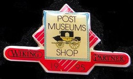 POST MUSEUMS SHOP 1995 - MUSEE DE LA POSTE - WIKING  PARTNER - DILIGENCE - CARRIOLE - FOND ROUGE -    (JAUNE) - Correo