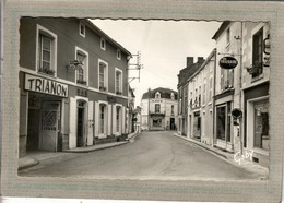 CPSM Dentelée - (85) La CHATAIGNERAIE - Aspect Du Cinéma Trianon Et De La Rue Saint-Jean Dans Les Années 50 - La Chataigneraie