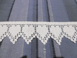 Bordure Réalisée Au Crochet En Coton Blanc . - Drapery