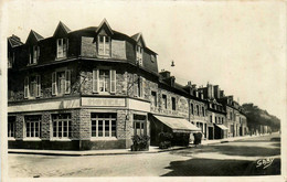 Guingamp * Rue Et Hôtel Restaurant De L'avenue , PRIGENT GALL Propriétaire - Guingamp