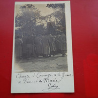 CARTE PHOTO MILITAIRE A LA MESSE LIEU A IDENTIFIER 1915 - War 1914-18