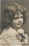 SUPERBE CPA Fantaisie - Portrait D'une Petite Fille - Cachet De La Poste 1909 - Portraits
