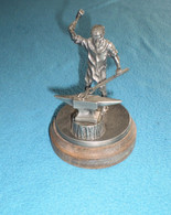 Statuette En étain "Maréchal Ferrant" !!! Collection !!! - People