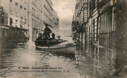 Paris Inondé 1910  La Grande Crue  Canot Automobile Dans La Rue De L'université - Inondations