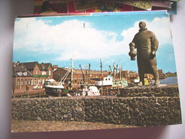 Nederland Holland Pays Bas IJmuiden Met Monument Voor Vissers En Schepen - IJmuiden