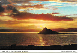 SUNSET OVER ST. MICHAELS MOUNT, CORNWALL, ENGLAND. Circa 1974 USED POSTCARD   Tm1 - St Michael's Mount